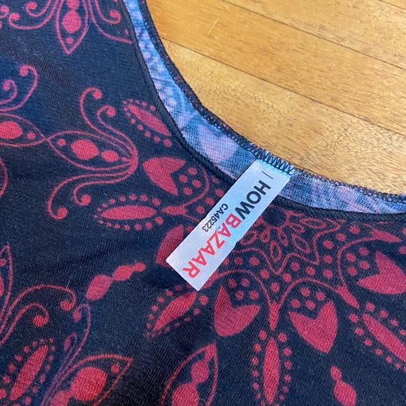 Pretty HowBazaar black dress with maroon floral design size small - Picture 3 of 4